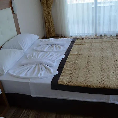 Готель Mitos &