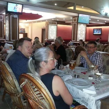 Mitos & Hotel 2*